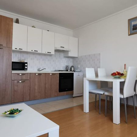 Apartment Branka Kustura ฮวาร์ ภายนอก รูปภาพ