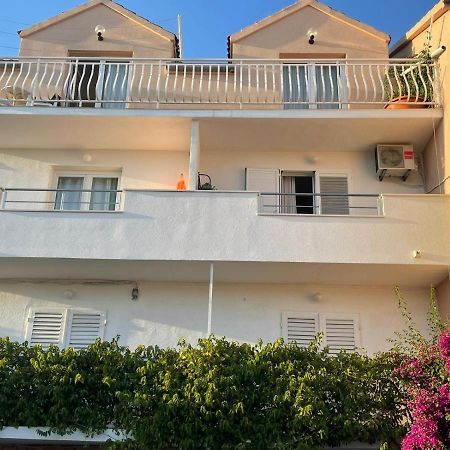 Apartment Branka Kustura ฮวาร์ ภายนอก รูปภาพ