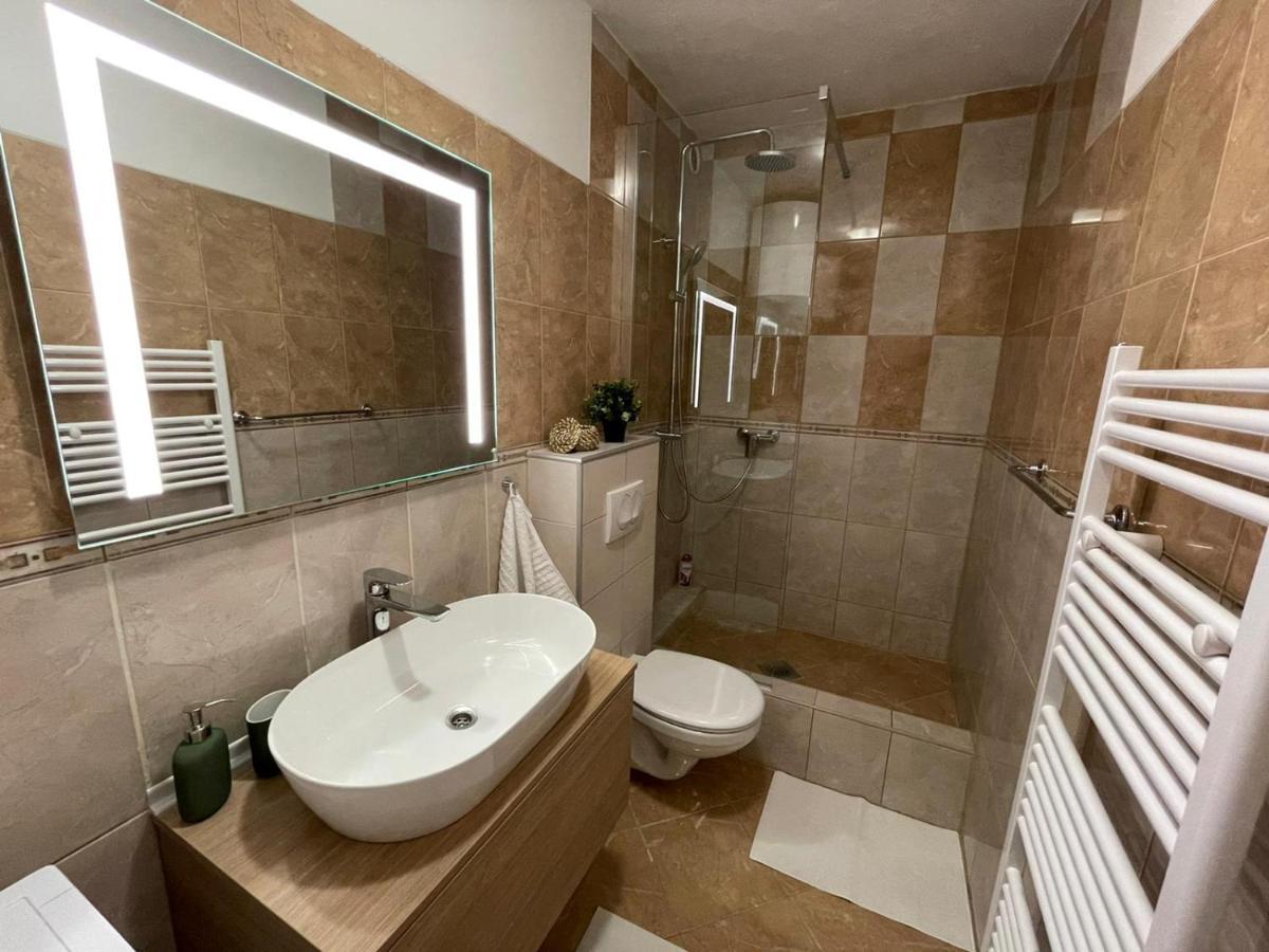 Apartment Branka Kustura ฮวาร์ ภายนอก รูปภาพ