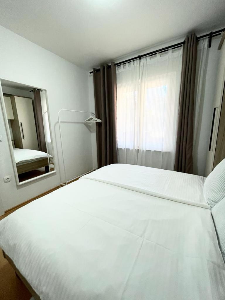 Apartment Branka Kustura ฮวาร์ ภายนอก รูปภาพ