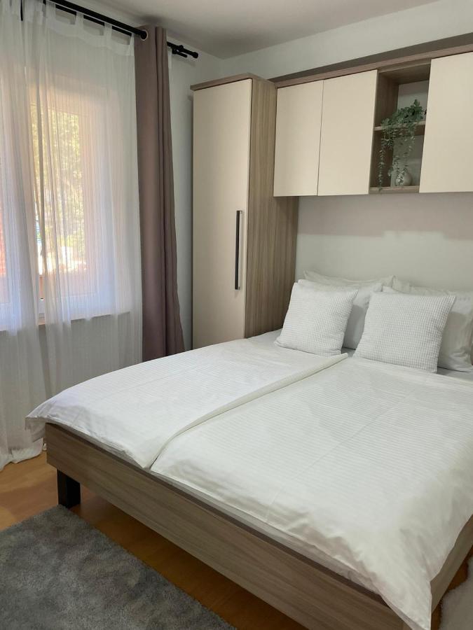Apartment Branka Kustura ฮวาร์ ภายนอก รูปภาพ